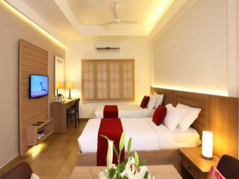 Hotel Luciya Palace Thrissur Exterior photo