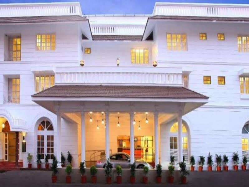 Hotel Luciya Palace Thrissur Exterior photo